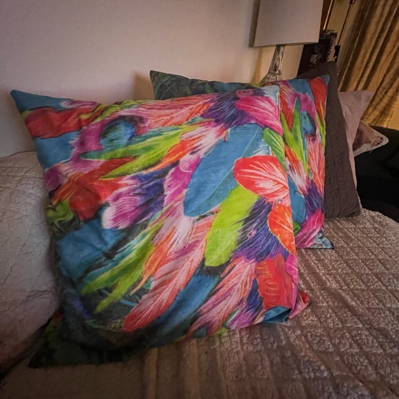 Macodesign matching peacock feather throw pillows European collection - Picture 8 of 8